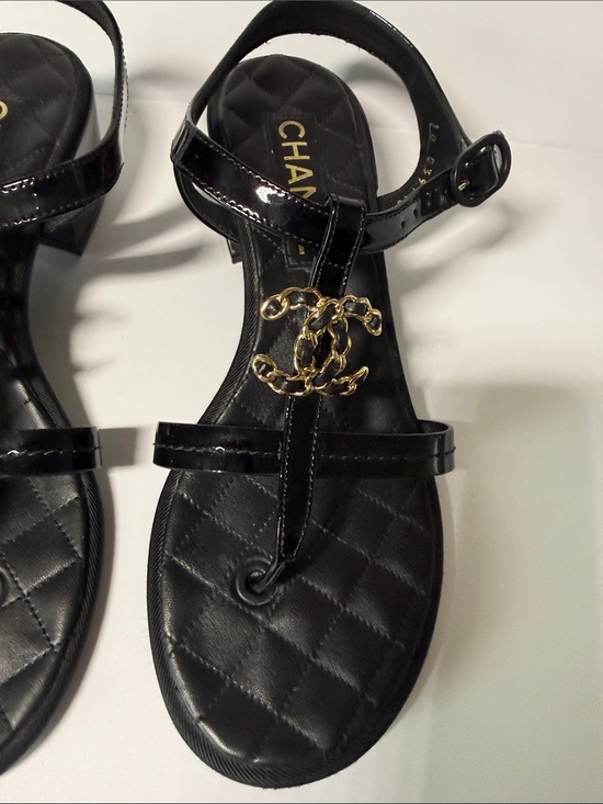CHANEL Black Quilted Patent Leather T-Strap Sandals with Gold CC Chain main image 3